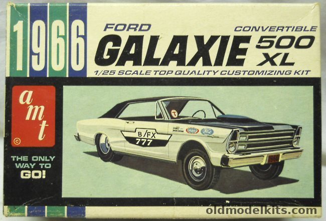 AMT 1/25 1966 Ford Galaxie 500 XL Convertible, 6116-200 plastic model kit